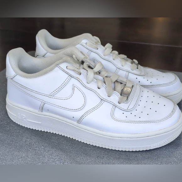 Nike Air Force 1 LE (GS) White/White (DH2920 111) Size 4 Youth - Picture 1 of 6